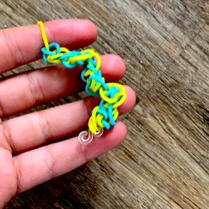 I it fits 11 and 12 year old kids any gender can wear!